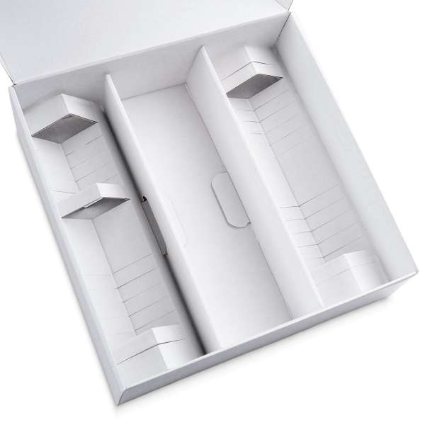 Weiße Einlage für große Geschenkboxen zum Unterteilen in separate Fächer.
