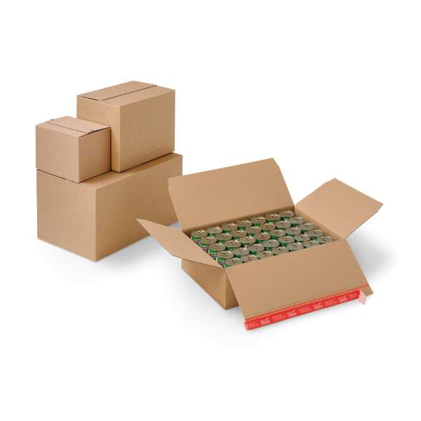 Postkartons in neutraler Aufmachung als Gruppe in verschiedenen Größen.